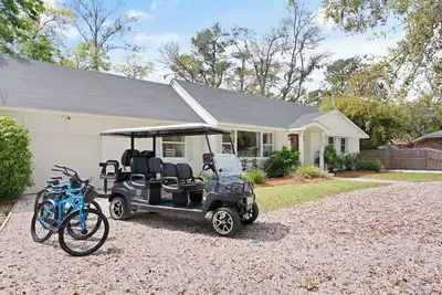 Image de New Luxury Island Home - Golf Cart, Bikes, Firepit, & Huge Yard! Pet Friendly!