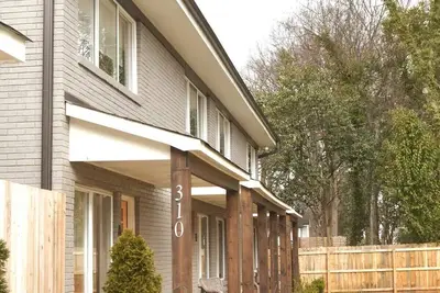 Image de Chic 2br Townhouse w/ Smart Tv, Close to All!