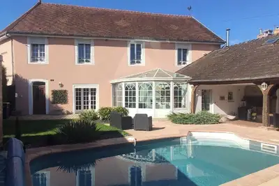 Image de Champagne Therapy: Demeure de charme avec piscine