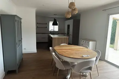 Image de Maison avec espace extérieur et piscine