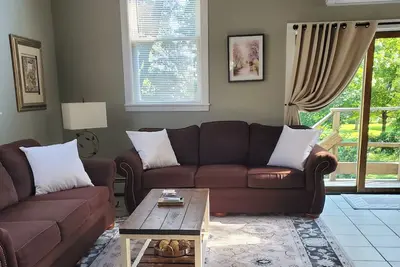 Image de Charming, Large, 2-bedroom apartment with Ac, and fast Wifi