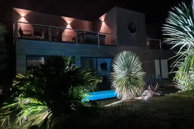Image de l'escapade suspendue logement \"Le Cèdre Rouge\", spa privatif et vue sur pinède