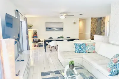 Image de Beach Resort Retreat Accessible Home Jacuzzi 3 bedrooms / 2. 5 baths