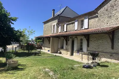 Image de Maison en pierres tout confort idéale pour les vacances en famille ou entre amis
