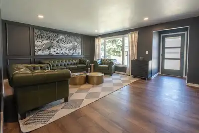 Image de Spacious 4br, 2ba Home Just Steps from Lambeau Field - Prime Location!