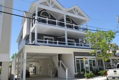 Image de Brand New for 2025- Steps to the Beach!