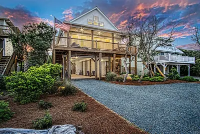 Image de The Best Surf City has to offer! 2nd Row, Private Pool, and Perfectly Maintained