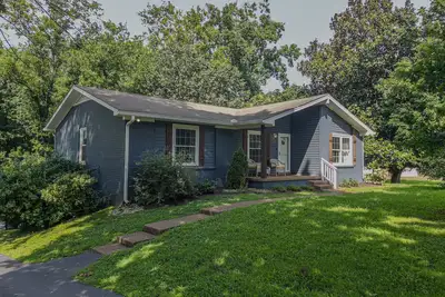 Image de New Sunnyside Neighborhood Monthly Rental!