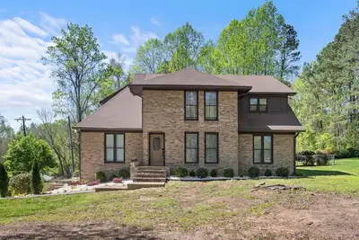 Image de Classy Cozy Close to everything Spacious 4-bedroom house in marvelous Greensboro