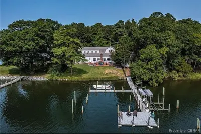 Image de Beautiful Waterfront Retreat in Charming Reedville 5BRs 4. 5ba