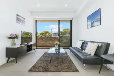 Image de Walk to Shops, Cafes & Transport! 1Bed Comfort