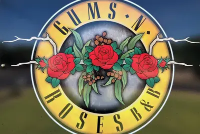 Image de Gums N Roses B&B Quiet & Central Location. Spacious For Family & Pet Friendly🌹