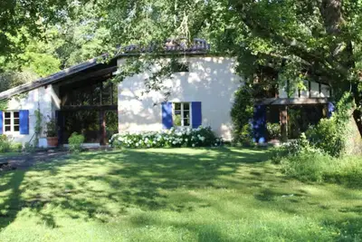 Image de Maison de vacances en pleine nature avec piscine idéale pour familles et amis
