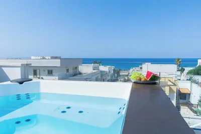 Image de Terrace on the Sea Luxury Mancaversa