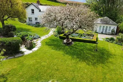 Image de Calenick - a stylish cottage that sleeps 8 guests in 4 bedrooms