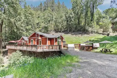 Image de Modern Cabin Retreat w/ Swim Spa, Hot Tub & A/C