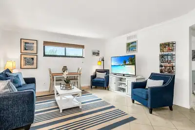 Image de Chic Seaside Condo in Juno | Steps onto the Beach!