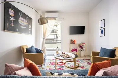 Image de Stylish Family Flat – Balcony & Metro Access