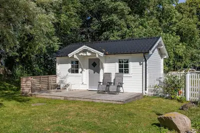 Cozy Swedish log cabin on a farm 2. 5 km from the Baltic Sea