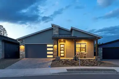 Image de Modern Mountain Home with Hot Tub