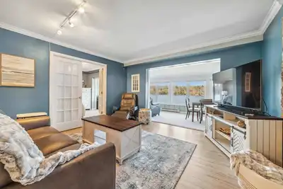 Image de Clam Lake Waterfront Condo | Near Torch Lake