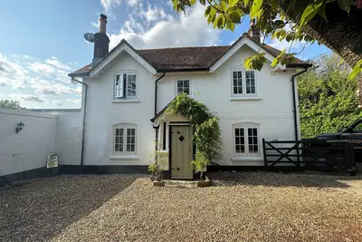 Image de Cosy Champagne Cottage in the heart of nature & 5 minutes from New Forest walks