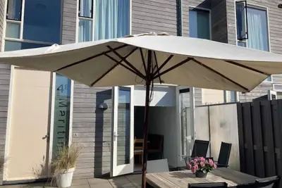 Image de This beautiful apartment is located in the center of the village and is part of a small residential complex. The apartment is accessible via a shared entrance and stairs. Apartment Maritime is suitable for 6 persons and is located in the center of Egmond