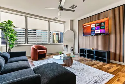 Image de Luxury 27th Floor Retreat w/ Stunning City Views & Rooftop Pool