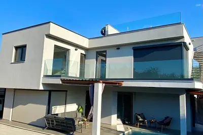 Image de 4-bedroom house in wonderful Ližnjan with Ac, WiFi and a heated saltwater pool