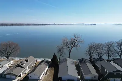 Image de Inviting lakefront 3-bedroom house with Ac and Wi-Fi in serene Storm Lake!