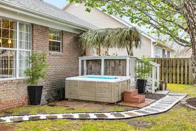 Image de New Hot Tub! - Relaxing 3bdr Home Near The Beach