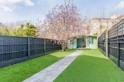 Image de Pass the Keys |4-Bedroom Seafront House in Southend | Sea Views