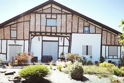 Image de Ferme landaise rénovée avec vue sur les Pyrénées, proche de Dax & de l'océan
