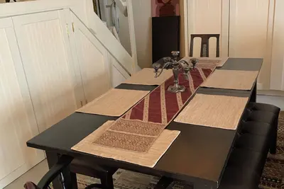 Image de Fun & Funky! Stay in a functioning fine art archive--Blocks from the Iu campus.