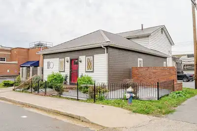 Image de An Artists Roost 4-bedroom house downtown Etown close to the square