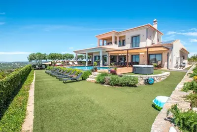 Image de Villa Gorjes - Quatre Chambres Villa, Couchages 8