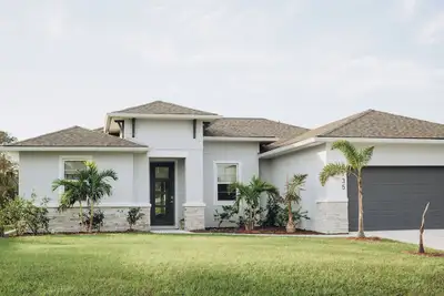Image de Spacious family house, North Port with Pool/ Spa, Secluded