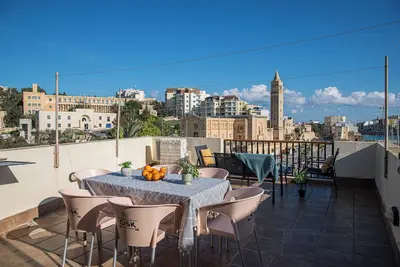 Image de Seafront 4-Bed Townhouse w\/ Breathtaking Terrace