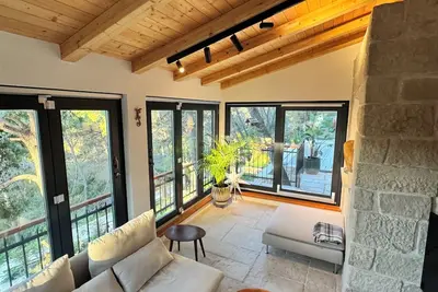 Image de Pine Haven Retreat 1-bedroom cottage with Ac, WiFi in delightful Srednje Selo