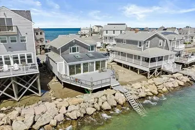 Image de Enjoy serene oceanfront home with harbor views.