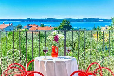 Image de Amalia Two-Bedroom Apartment with Balcony 3 (Blue Rose)