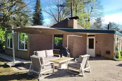 Image de Cottage in peaceful setting including jacuzzi