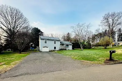 Image de 3-bedroom house in pleasant Norwalk with Pool, outdoor Bbq, and so much more
