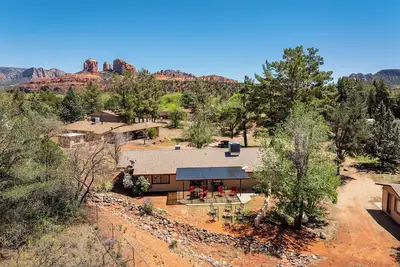 Image de Peaceful Sedona Retreat 4br/4ba Cathedral Rock Views + Usfs Trail Access - New!