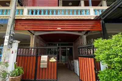 Image de Entire 3-story Townhouse near TheMall Thapra/Bts Talat Phlu 3-bedroom in Bangkok
