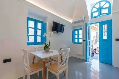 Image de Cycladic Traditional House with view by Mps