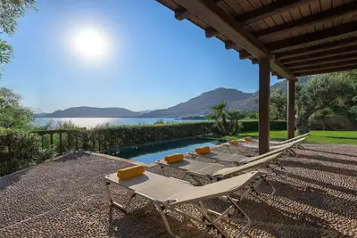 Image de Lavish Rhodes Beachfront Villa | Villa Blue Bay | 6 Bedrooms | Ptivate Beach Access | Private Outdoor Heated infinity Pool | Spacious Furnished Terrace with Shaded Outdoor Dining Area | Private Garden, Bbq & Firepit | Prime Location | Pefki, Lindos