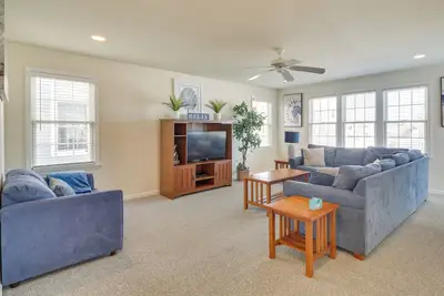 Image de Walk to Beach: Wildwood Apt w/ Balcony!