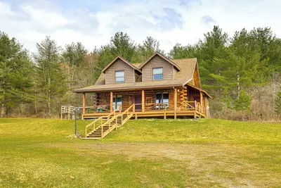 Image de Log Cabin w/ Pond & Trail Access in Almond!
