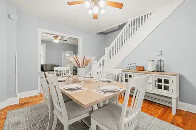 Image de \"Experience Luxurious Living: Remodeled Duplex Retreat Awaits You in Anneville